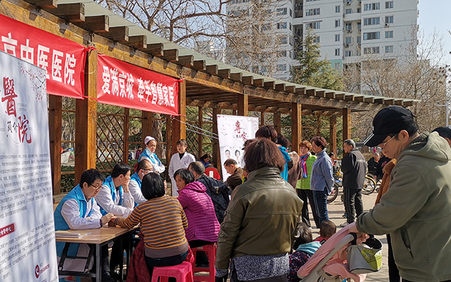 【学雷锋日】乐动手机网页版登录入口举办“爱满京城，牵手智慧家医”志愿服务活动(图2)