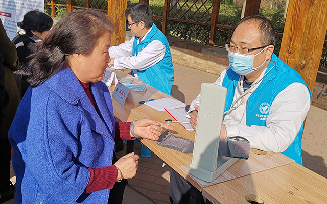 【学雷锋日】乐动手机网页版登录入口举办“爱满京城，牵手智慧家医”志愿服务活动(图5)